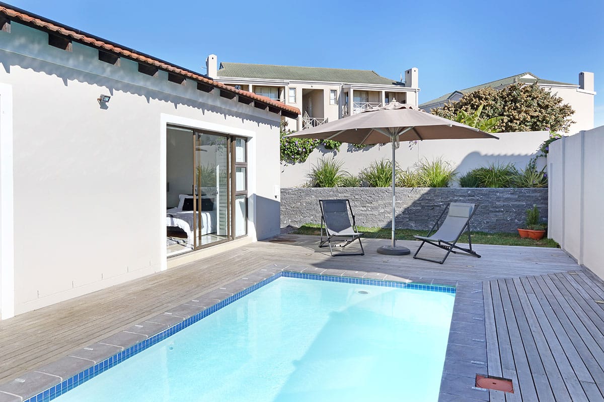 Photo 19 of Villa Santa Fe accommodation in Bloubergstrand, Cape Town with 5 bedrooms and 3.5 bathrooms