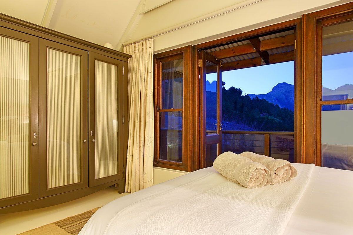 Photo 4 of Villa Silvermist accommodation in Constantia, Cape Town with 3 bedrooms and 3 bathrooms