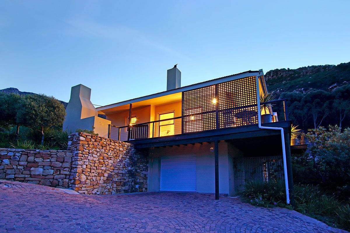 Photo 10 of Villa Silvermist accommodation in Constantia, Cape Town with 3 bedrooms and 3 bathrooms