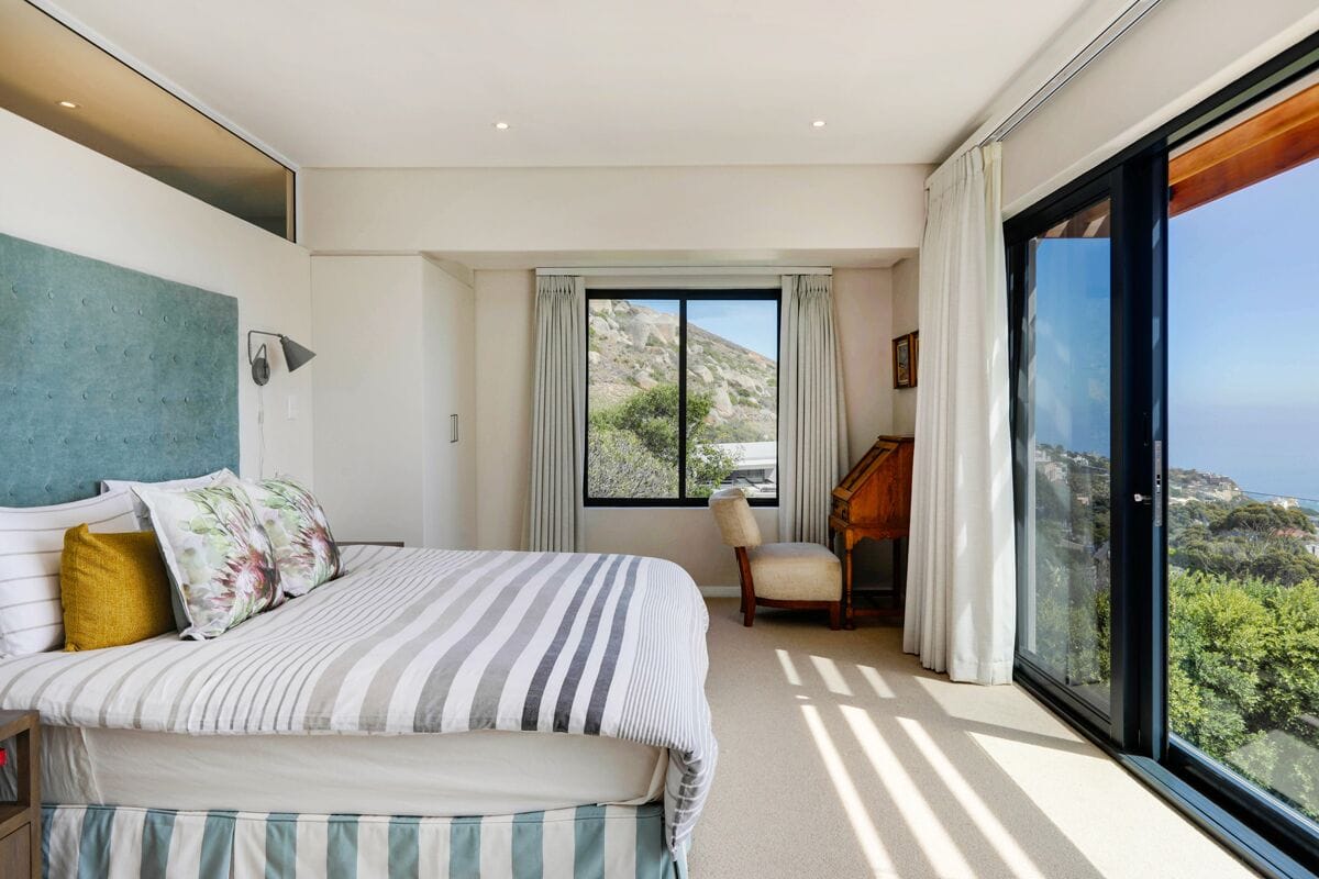 Photo 6 of Whale Rock accommodation in Llandudno, Cape Town with 5 bedrooms and 4 bathrooms