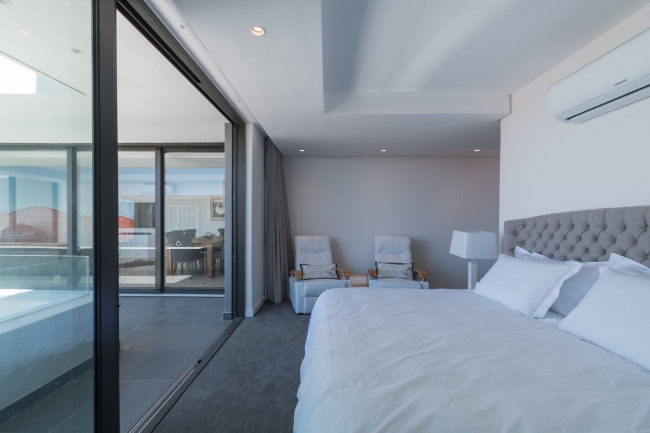 Photo 7 of 22 Chepstow Apartment accommodation in Green Point, Cape Town with 3 bedrooms and 3 bathrooms