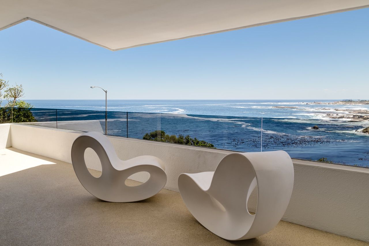 Photo 2 of Bali Bay Luxury Penthouse accommodation in Camps Bay, Cape Town with 3 bedrooms and 3 bathrooms