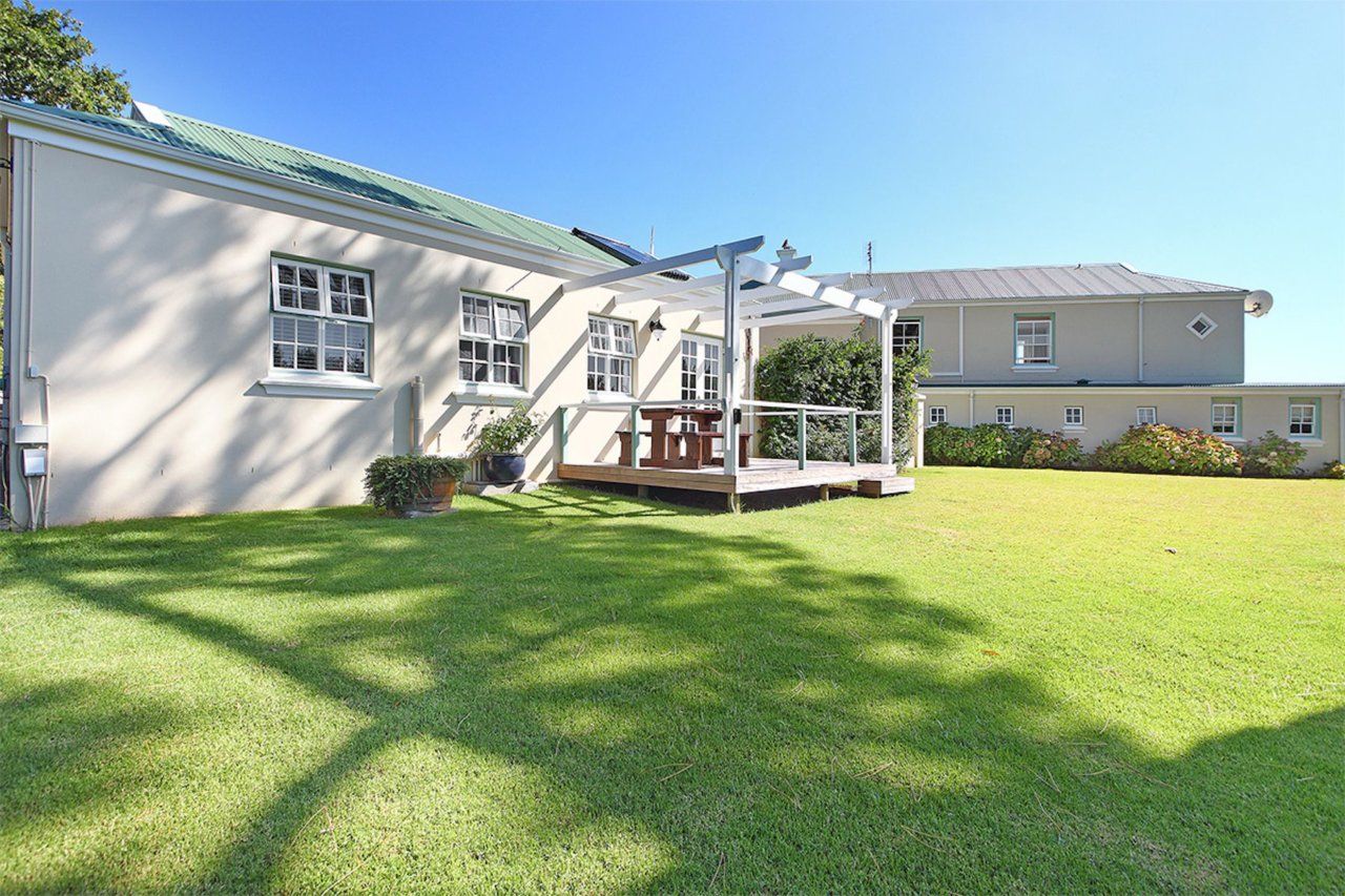 Photo 19 of Constantia Outlook accommodation in Constantia, Cape Town with 6 bedrooms and 6 bathrooms