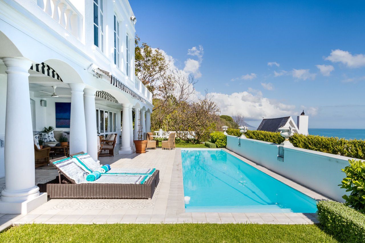 Photo 12 of Villa Dol Sol accommodation in Clifton, Cape Town with 4 bedrooms and 4 bathrooms