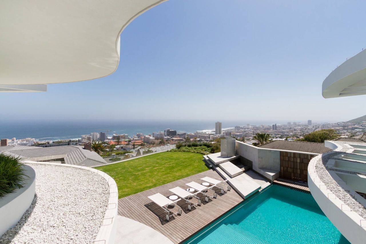 Photo 9 of Villa Esplanade accommodation in Bantry Bay, Cape Town with 4 bedrooms and 5 bathrooms