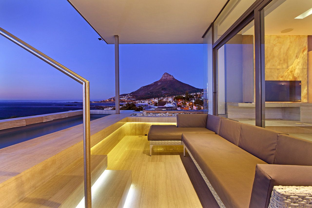 Photo 5 of Villa Hakue accommodation in Bakoven, Cape Town with 4 bedrooms and 4 bathrooms