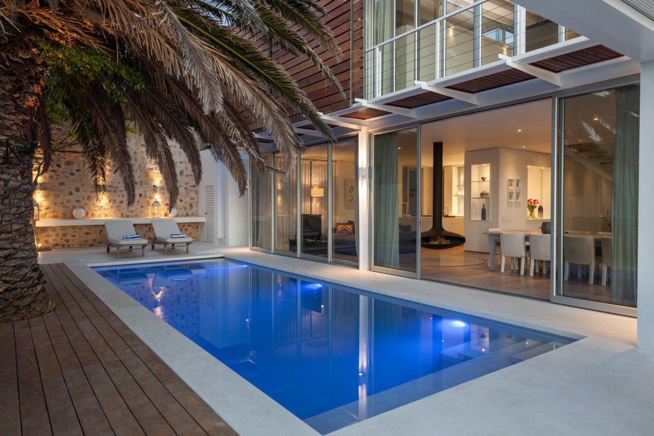 Photo 2 of Villa Strathmore accommodation in Camps Bay, Cape Town with 5 bedrooms and 5 bathrooms