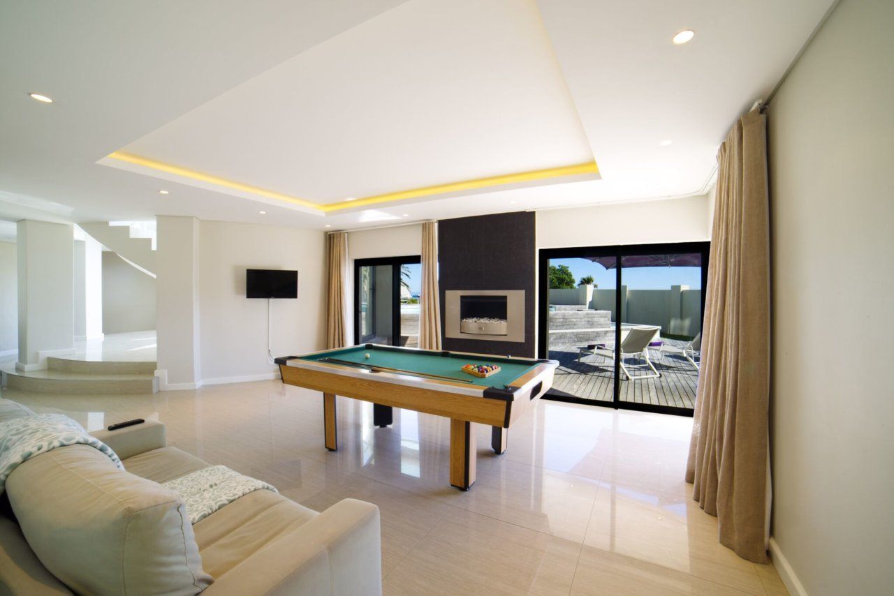 Photo 2 of Sunset Mansion accommodation in Llandudno, Cape Town with 7 bedrooms and 7 bathrooms