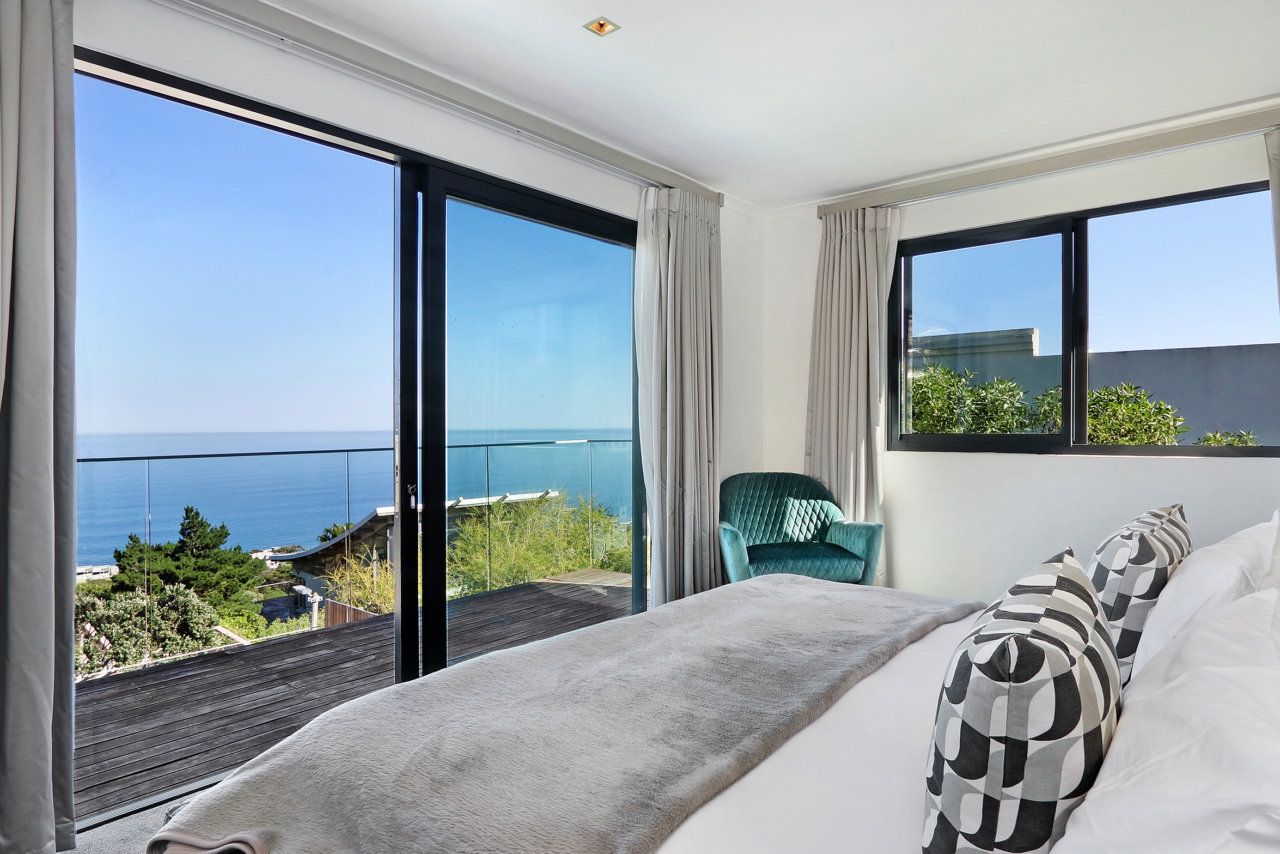 Photo 10 of Ty Gwyn Villa accommodation in Camps Bay, Cape Town with 3 bedrooms and 3 bathrooms