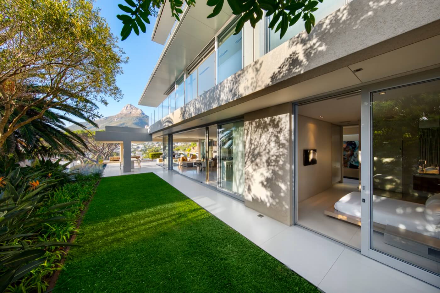Photo 6 of The Crescent accommodation in Camps Bay, Cape Town with 6 bedrooms and 6.5 bathrooms