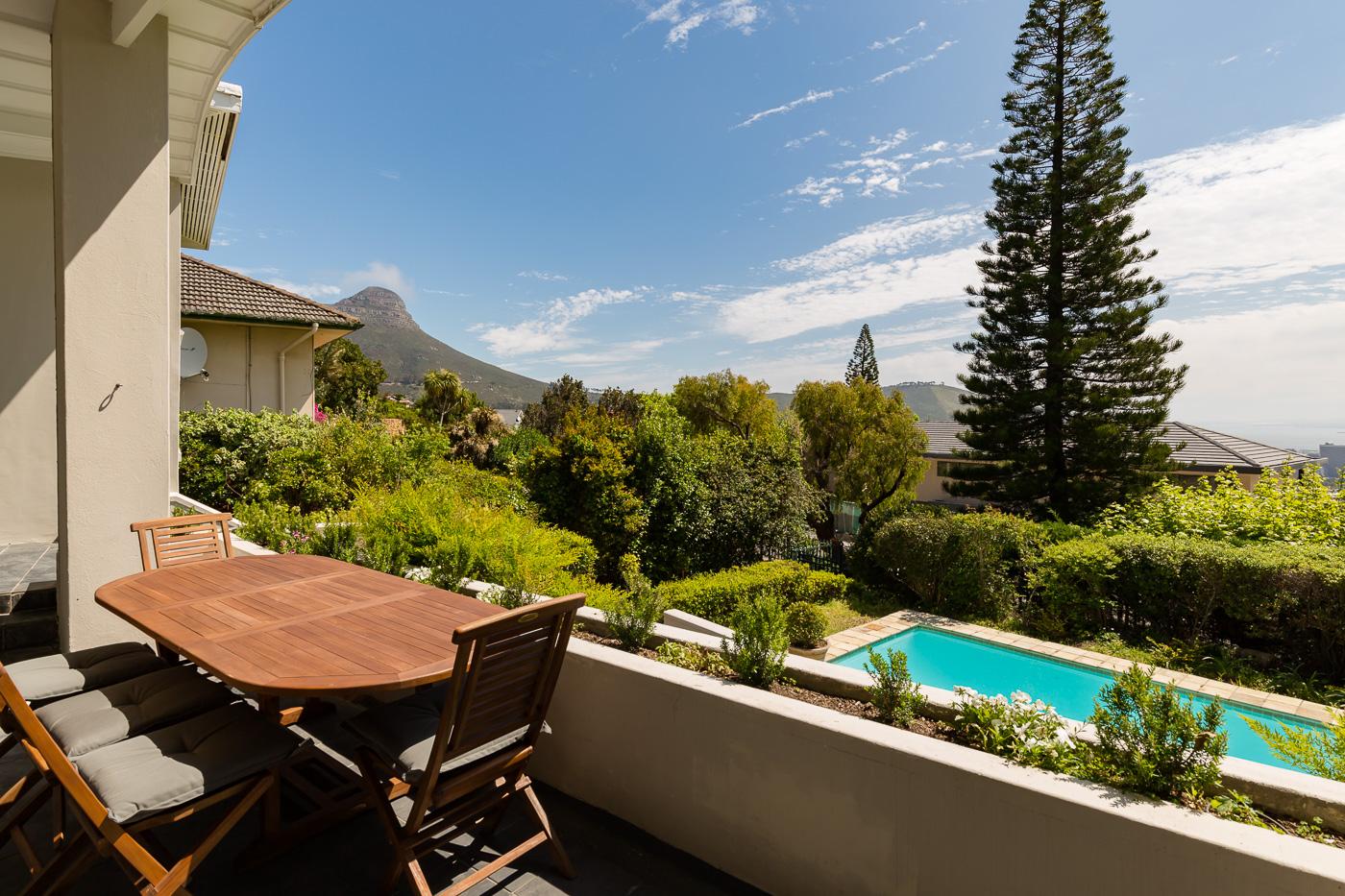 Photo 11 of Bella Montagna accommodation in Oranjezicht, Cape Town with 4 bedrooms and 2 bathrooms