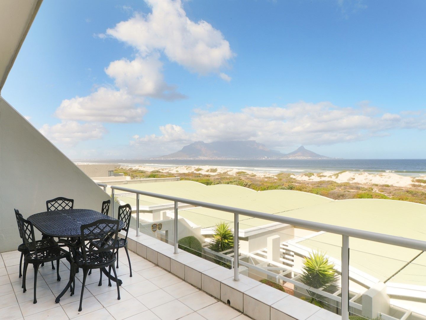 Photo 10 of Dolphin Beach Beauty accommodation in Bloubergstrand, Cape Town with 3 bedrooms and 2 bathrooms