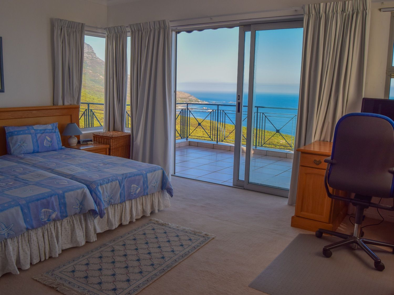 Photo 16 of Oceanscape Camps Bay accommodation in Camps Bay, Cape Town with 4 bedrooms and 4 bathrooms