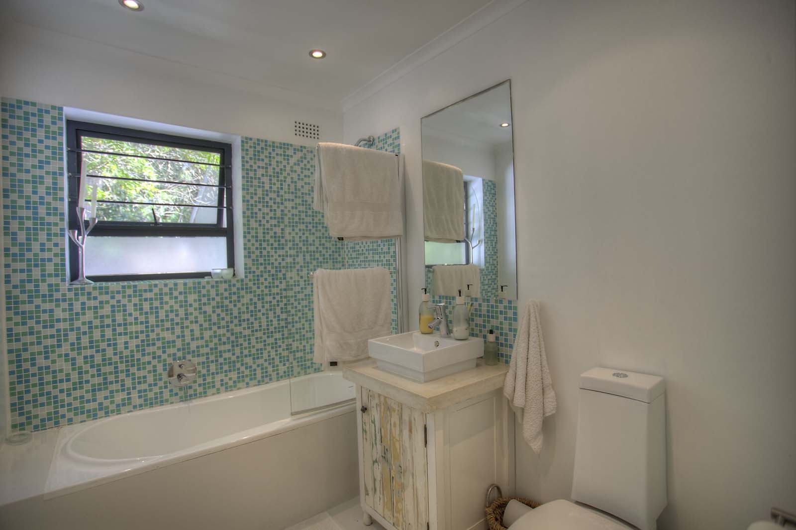 Photo 8 of Villa Robertson accommodation in Constantia, Cape Town with 4 bedrooms and 3 bathrooms