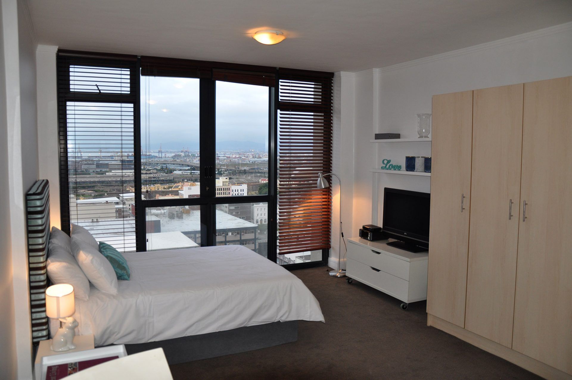 Photo 2 of Cityscapes Midtown Studio accommodation in City Centre, Cape Town with 1 bedrooms and 1 bathrooms