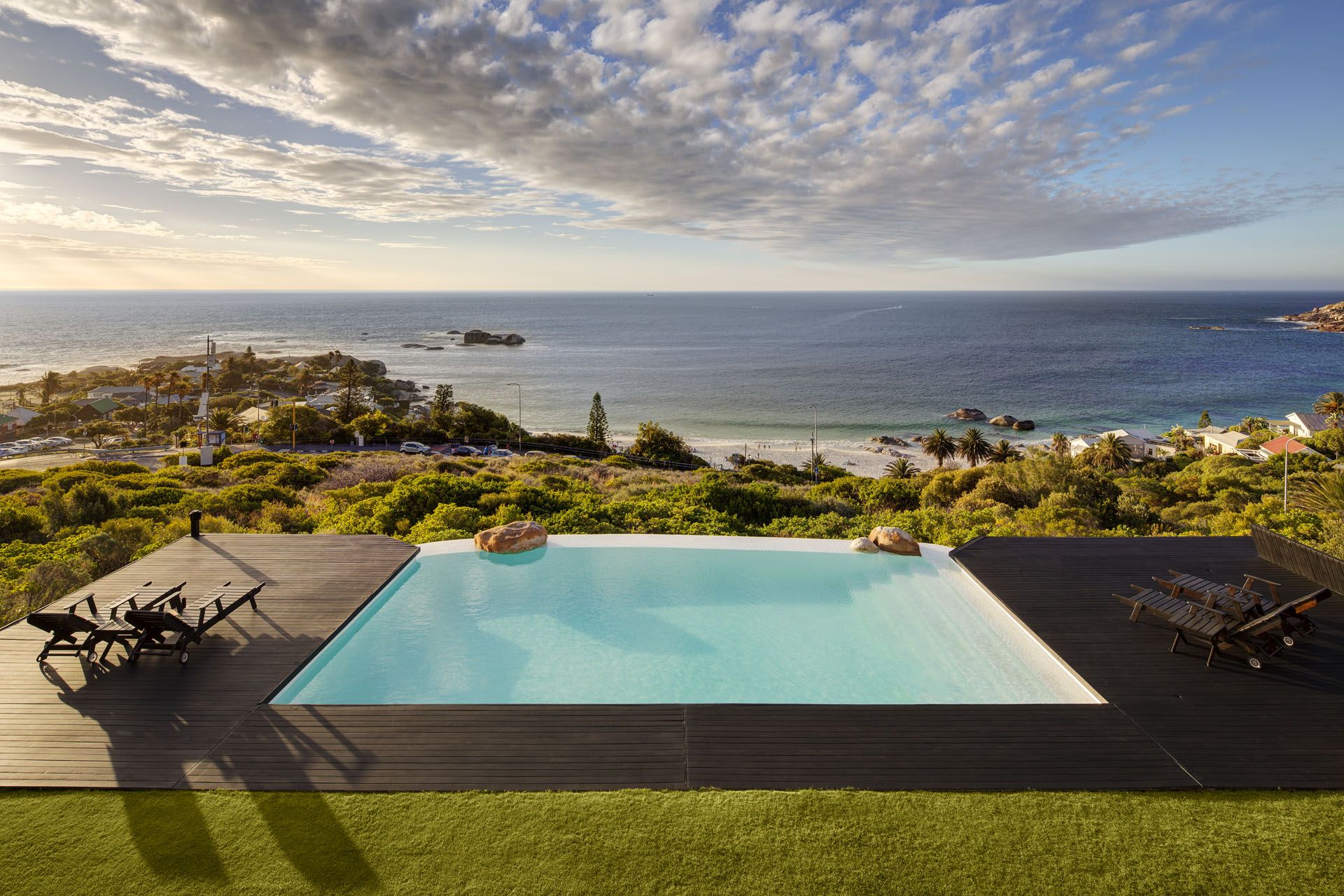 Photo 8 of La Mer accommodation in Clifton, Cape Town with 5 bedrooms and 6 bathrooms