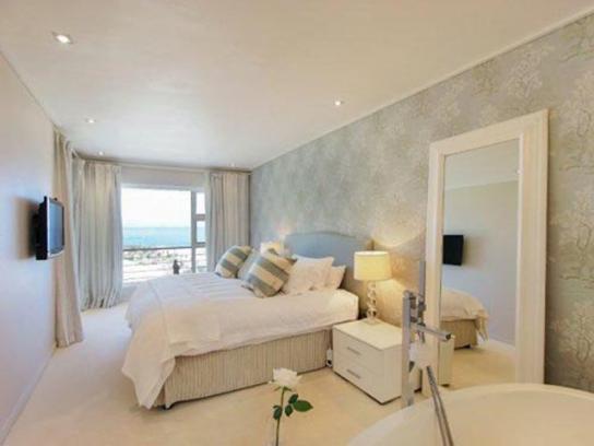 Photo 7 of Villa Serenita accommodation in Camps Bay, Cape Town with 3 bedrooms and 3 bathrooms