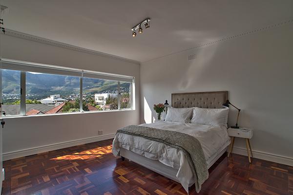 Photo 4 of 4 Linda Apartment accommodation in Tamboerskloof, Cape Town with 2 bedrooms and 1 bathrooms