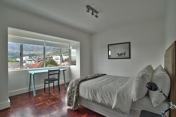 Photo 5 of 4 Linda Apartment accommodation in Tamboerskloof, Cape Town with 2 bedrooms and 1 bathrooms