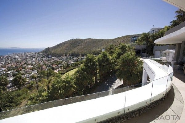Photo 2 of La Grand Vue accommodation in Fresnaye, Cape Town with 3 bedrooms and 3 bathrooms
