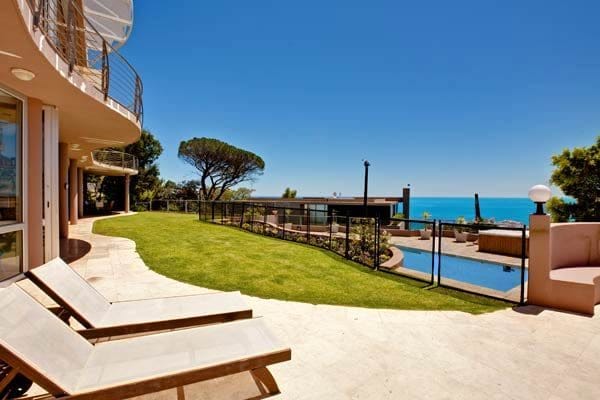 Photo 2 of Avenue Marina accommodation in Bantry Bay, Cape Town with 6 bedrooms and 5 bathrooms