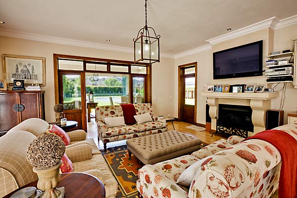 Photo 6 of Brommersvlei Villa accommodation in Constantia, Cape Town with 6 bedrooms and 5 bathrooms