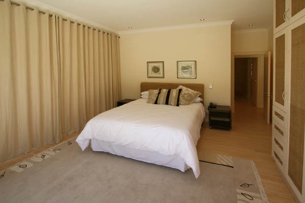 Photo 5 of La Constantia accommodation in Constantia, Cape Town with 4 bedrooms and 3.5 bathrooms