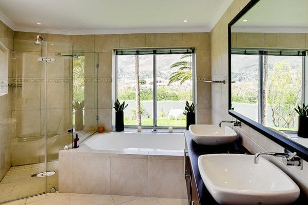 Photo 1 of North Shore accommodation in Hout Bay, Cape Town with 4 bedrooms and 3 bathrooms