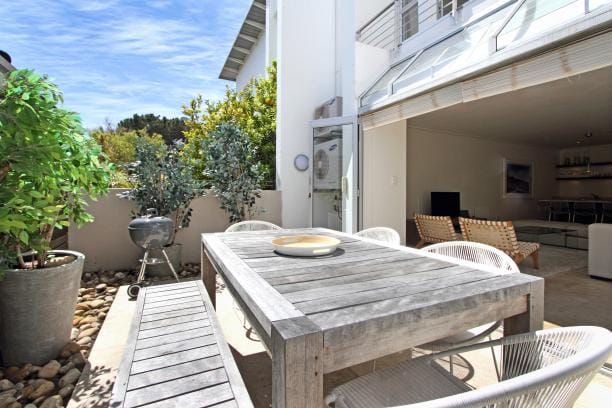 Photo 13 of Dunkeld accommodation in Camps Bay, Cape Town with 2 bedrooms and 2 bathrooms