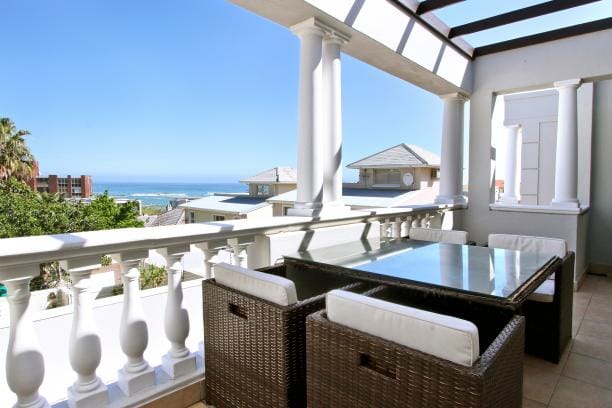 Photo 14 of Strathmore Views accommodation in Camps Bay, Cape Town with 3 bedrooms and 2 bathrooms