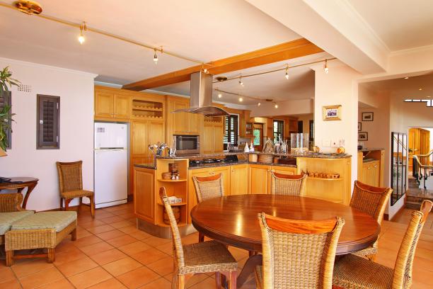 Photo 20 of Villa Andacasa accommodation in Llandudno, Cape Town with 4 bedrooms and 4 bathrooms