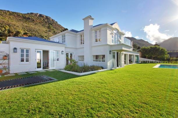 Photo 9 of Villa Chardonnay accommodation in Tokai, Cape Town with 4 bedrooms and 4 bathrooms