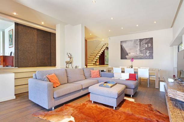Photo 13 of Villa Wynne accommodation in Fresnaye, Cape Town with 3 bedrooms and 3 bathrooms