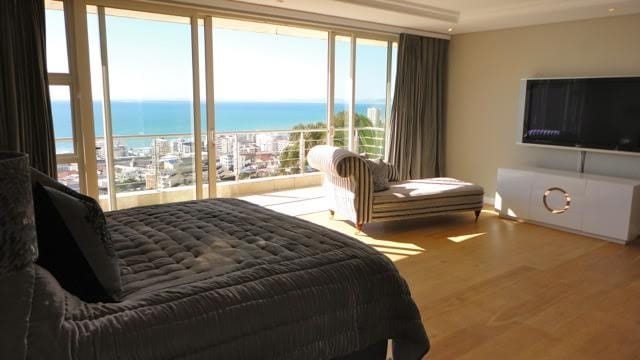 Photo 11 of De Wet House accommodation in Bantry Bay, Cape Town with 3 bedrooms and 3 bathrooms