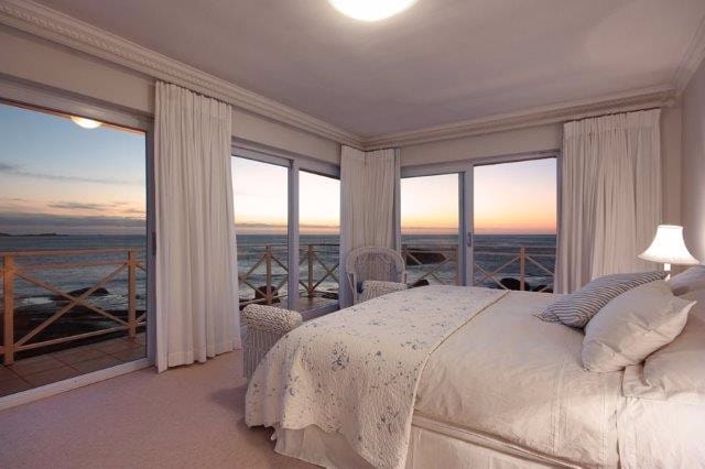 Photo 2 of Sunkissed Llandudno accommodation in Llandudno, Cape Town with 5 bedrooms and 3 bathrooms