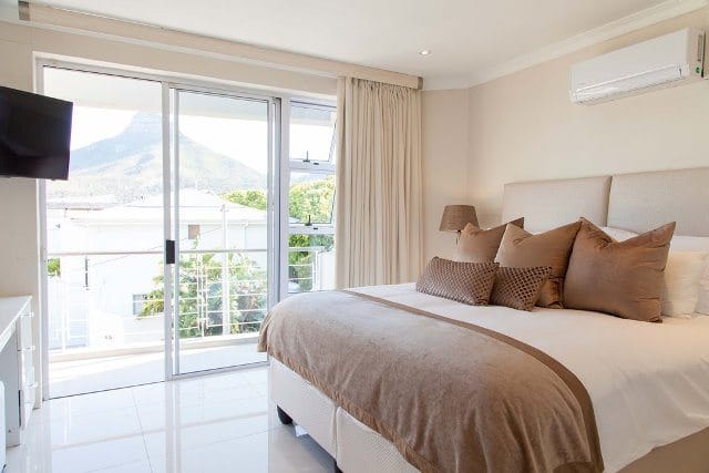 Photo 2 of Beta Place accommodation in Bakoven, Cape Town with 5 bedrooms and 4 bathrooms