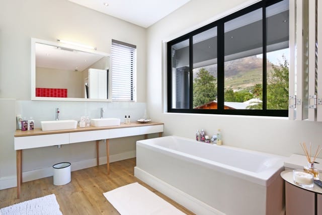 Photo 5 of Newport Villa accommodation in Tamboerskloof, Cape Town with 4 bedrooms and 4 bathrooms