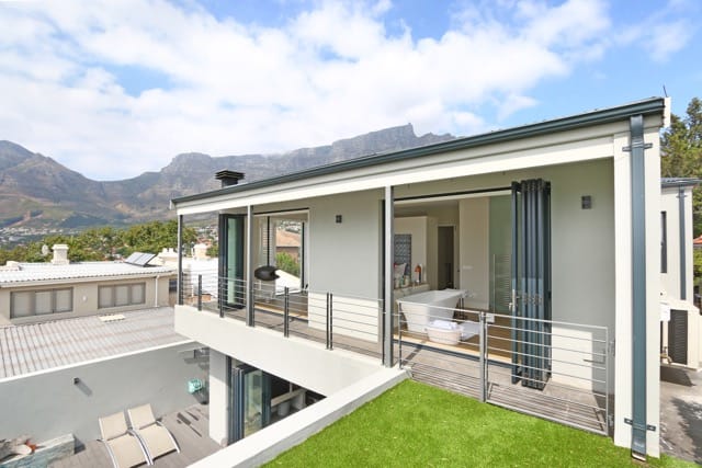 Photo 6 of Newport Villa accommodation in Tamboerskloof, Cape Town with 4 bedrooms and 4 bathrooms
