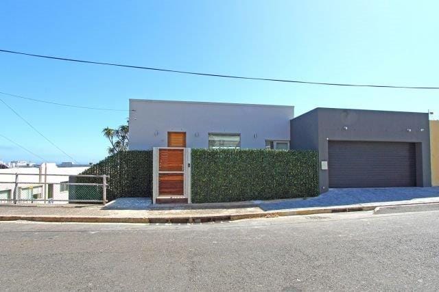 Photo 2 of Villa Joubert accommodation in Green Point, Cape Town with 4 bedrooms and 3 bathrooms