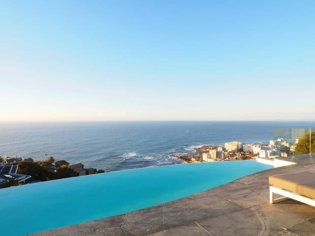 Photo 2 of 50 de Wet Villa accommodation in Bantry Bay, Cape Town with 6 bedrooms and 6.5 bathrooms