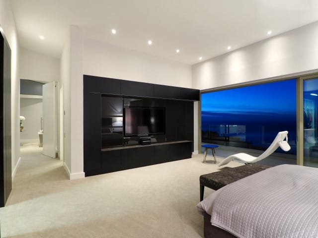 Photo 23 of 50 de Wet Villa accommodation in Bantry Bay, Cape Town with 6 bedrooms and 6.5 bathrooms
