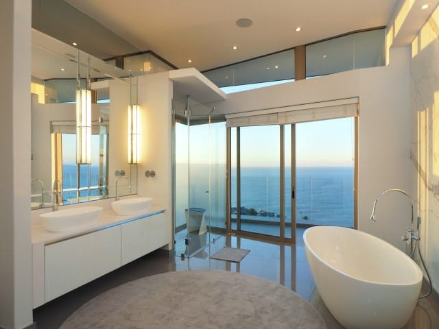 Photo 5 of 50 de Wet Villa accommodation in Bantry Bay, Cape Town with 6 bedrooms and 6.5 bathrooms