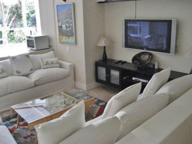 Photo 5 of 63 Llandudno Road accommodation in Llandudno, Cape Town with 2 bedrooms and 1.5 bathrooms