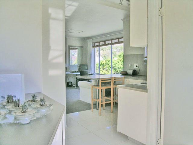 Photo 4 of Hof Penthouse accommodation in Gardens, Cape Town with 1 bedrooms and 1 bathrooms