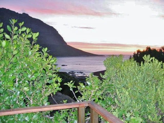 Photo 2 of Llandudno Rocks accommodation in Llandudno, Cape Town with 4 bedrooms and 2 bathrooms
