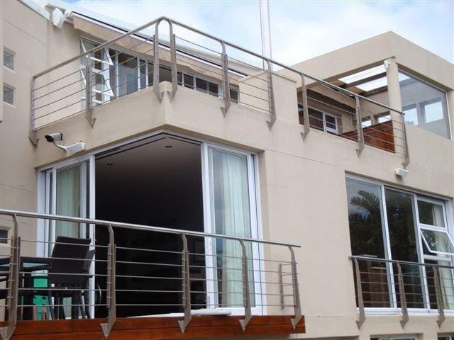 Photo 14 of Villa Bakoven accommodation in Bakoven, Cape Town with 3 bedrooms and 3 bathrooms