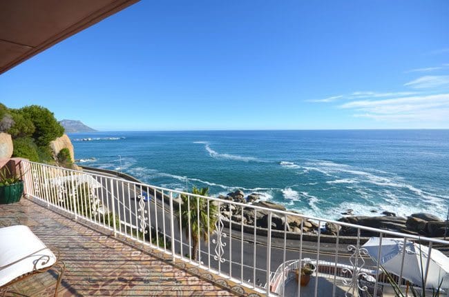 Photo 4 of Villa Del Sole accommodation in Clifton, Cape Town with 5 bedrooms and 3 bathrooms