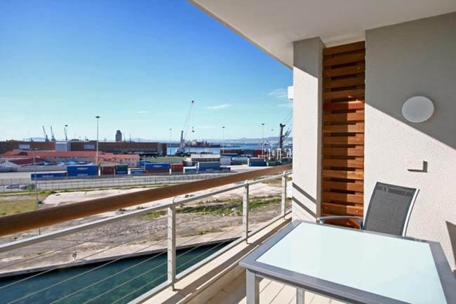 Photo 4 of Canal Quays 602 accommodation in V&A Waterfront, Cape Town with 1 bedrooms and 1 bathrooms