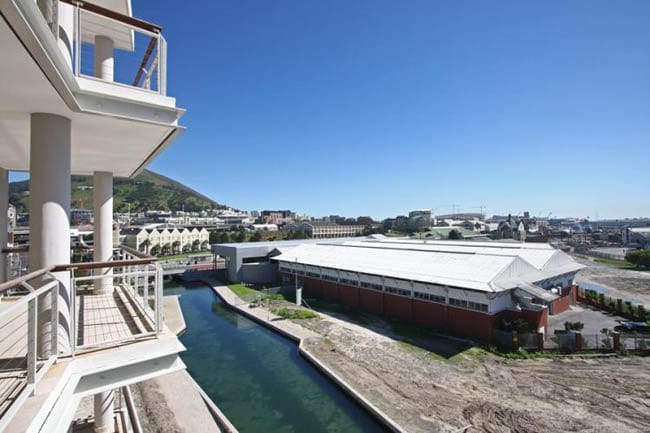 Photo 10 of Canal Quays 602 accommodation in V&A Waterfront, Cape Town with 1 bedrooms and 1 bathrooms