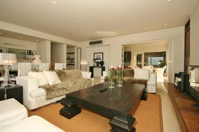 Photo 10 of Mahogony Villa accommodation in Green Point, Cape Town with 4 bedrooms and 4 bathrooms